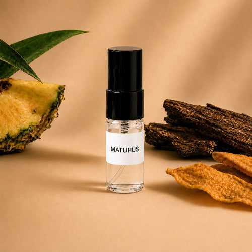 SOVRAI Maturus 2 mL extrait de parfum sample vial with pineapple, mango and warm woods.